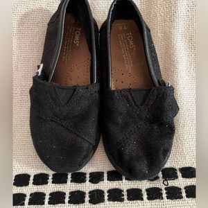 Toddler size 6 TOMS black